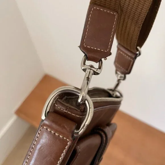 Vintage Coach Hampton Swing Pack crossbody bag - Picture 5 of 10